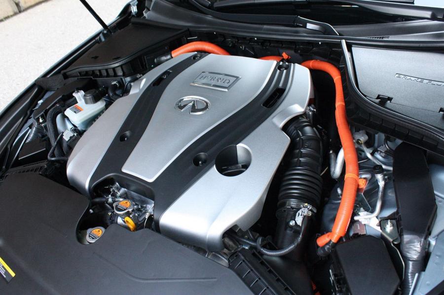  Infiniti Q50 2014 года  (фото 22 из 52)